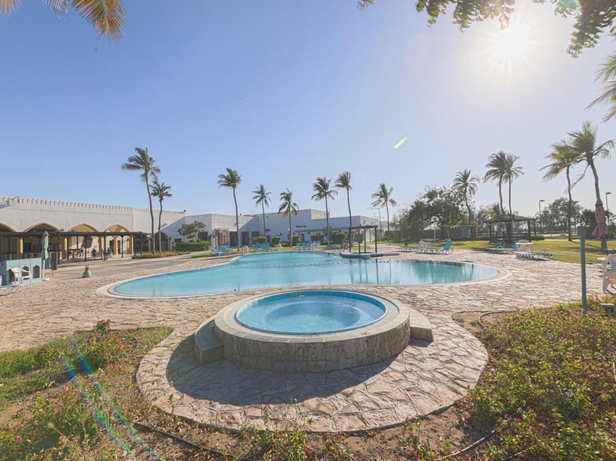 Capital O133 Al Sawadi Beach Resort & Spa Barka Kültér fotó