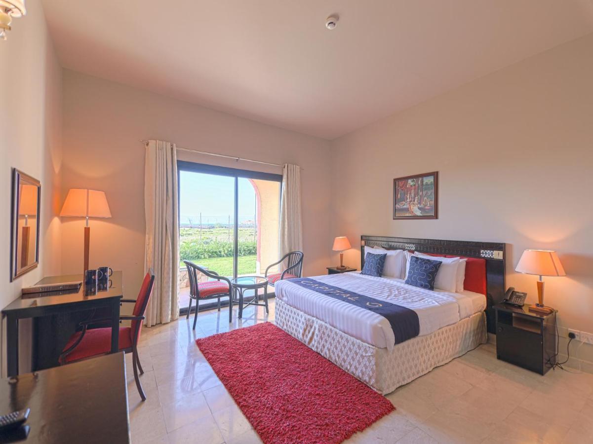 Capital O133 Al Sawadi Beach Resort & Spa Barka Kültér fotó