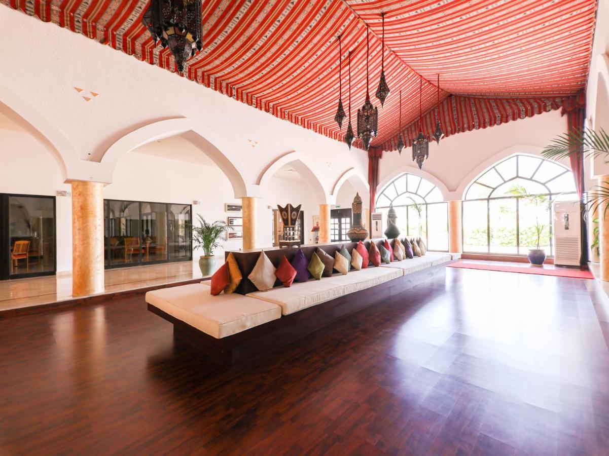 Capital O133 Al Sawadi Beach Resort & Spa Barka Kültér fotó